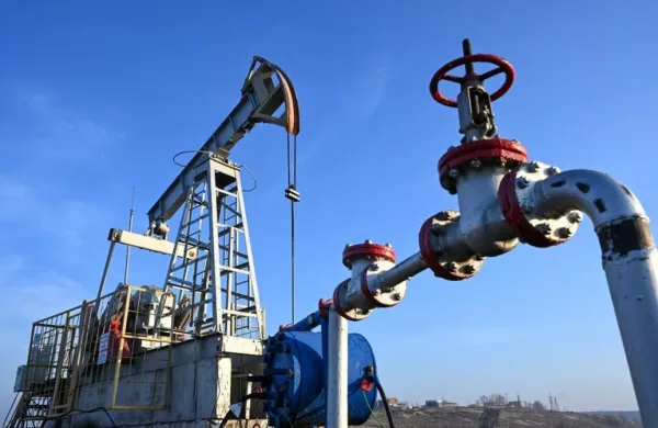 تراجع أسعار النفط وسط تفاؤل بتهدئة التوترات بالشرق الأوسط