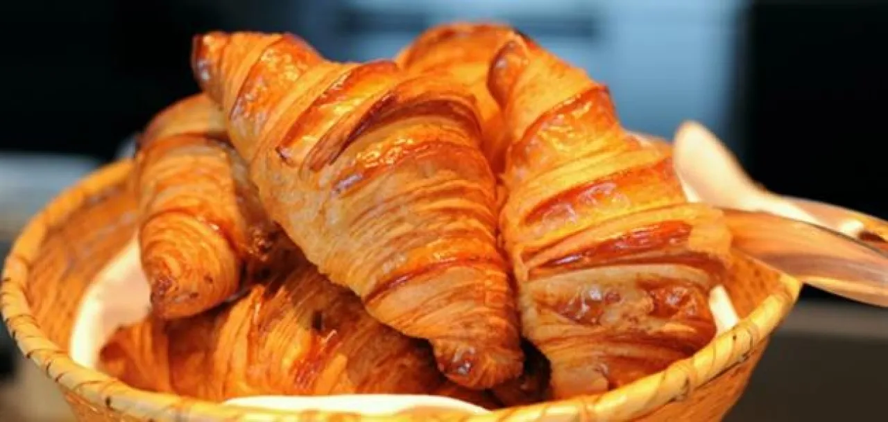 هل تحب الكرواسان؟ اكتشف طرق تناول المعجنات بطريقة صحية وآمنة