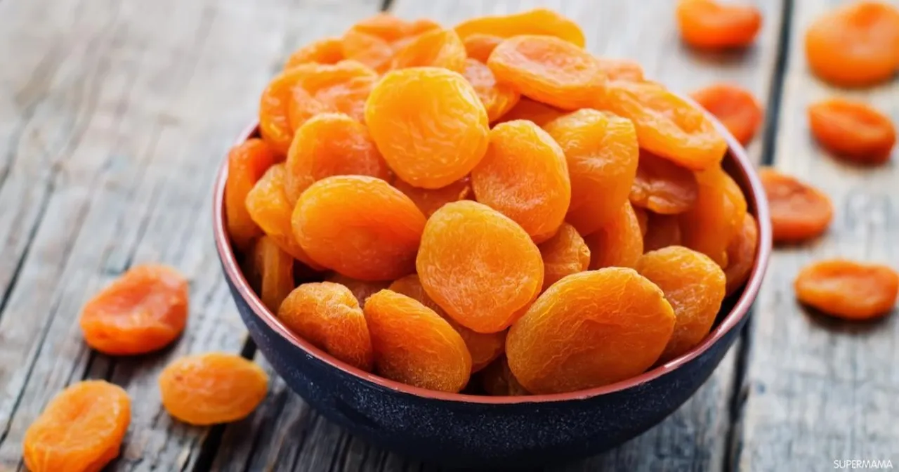 المشمش المجفف كنز معادن وألياف: دليل شامل لفوائده الصحية وتحذيرات تناوله