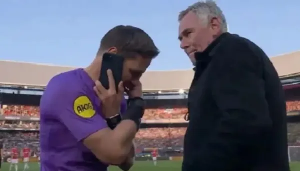 حدث في هولندا.. حكم يرد على مكالمة هاتفية بنهائي الكأس