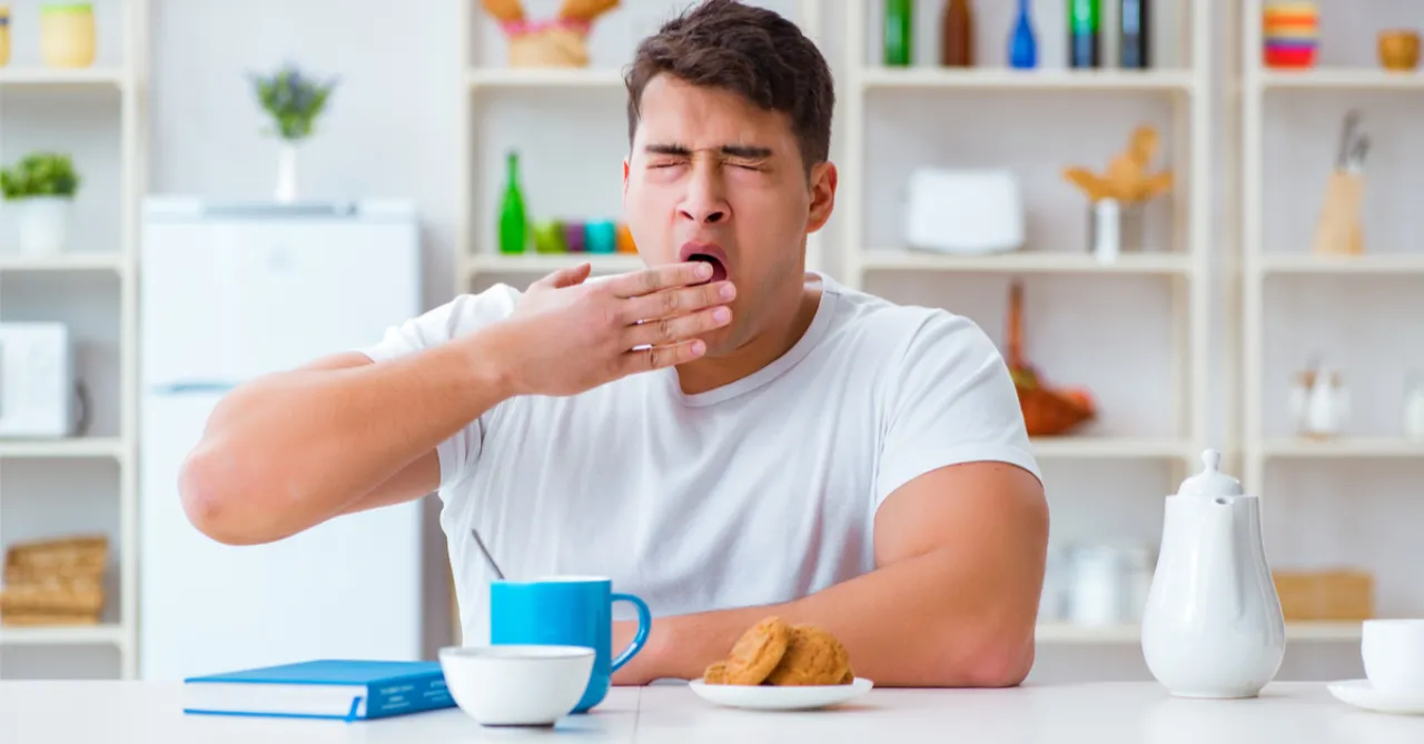 لماذا نشعر بالنعاس بعد تناول الطعام؟