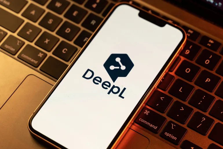 "ديب إل" توسّع خدمات الذكاء الاصطناعي بإطلاق ترجمة صوتية فورية للاجتماعات