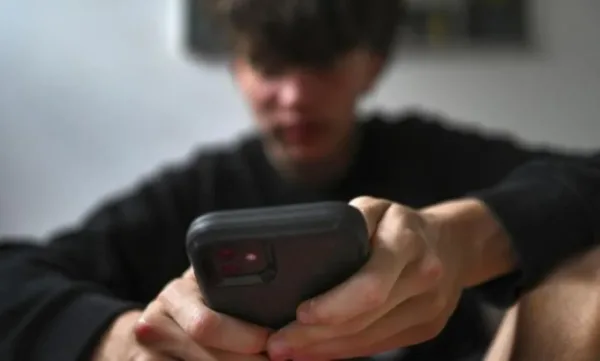 أداة ميتا الجديدة لمراقبة محادثات الأطفال مع الذكاء الاصطناعي