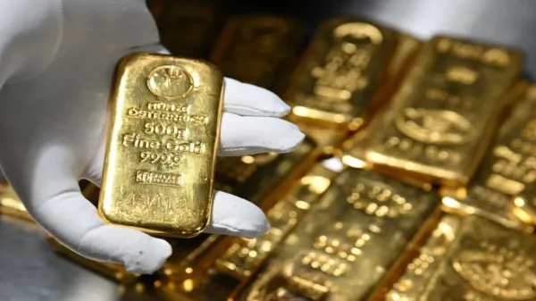 سعر الذهب ينخفض بسبب توتر العلاقات بين واشنطن وطهران