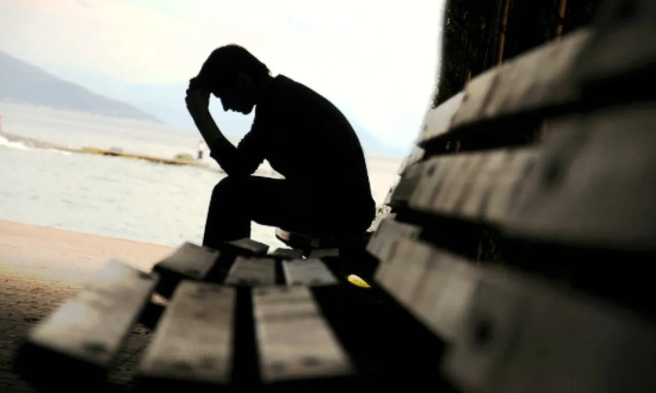 ما هي أضرار الوحدة النفسية على الصحة العامة وكيفية التعامل معها بفعالية؟