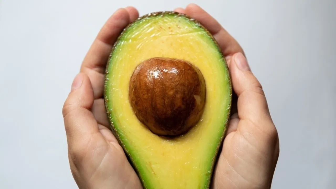 الأفوكادو والمانجو.. (مزيج ذهبي) يحميك من أمراض القلب