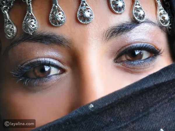 استلهمي من مكياج عيون المرأة السعودية لمظهر جريء وأنيق