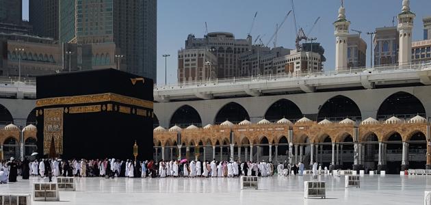 الدليل الشامل لأداء العمرة: خطوات وأدعية مهمة