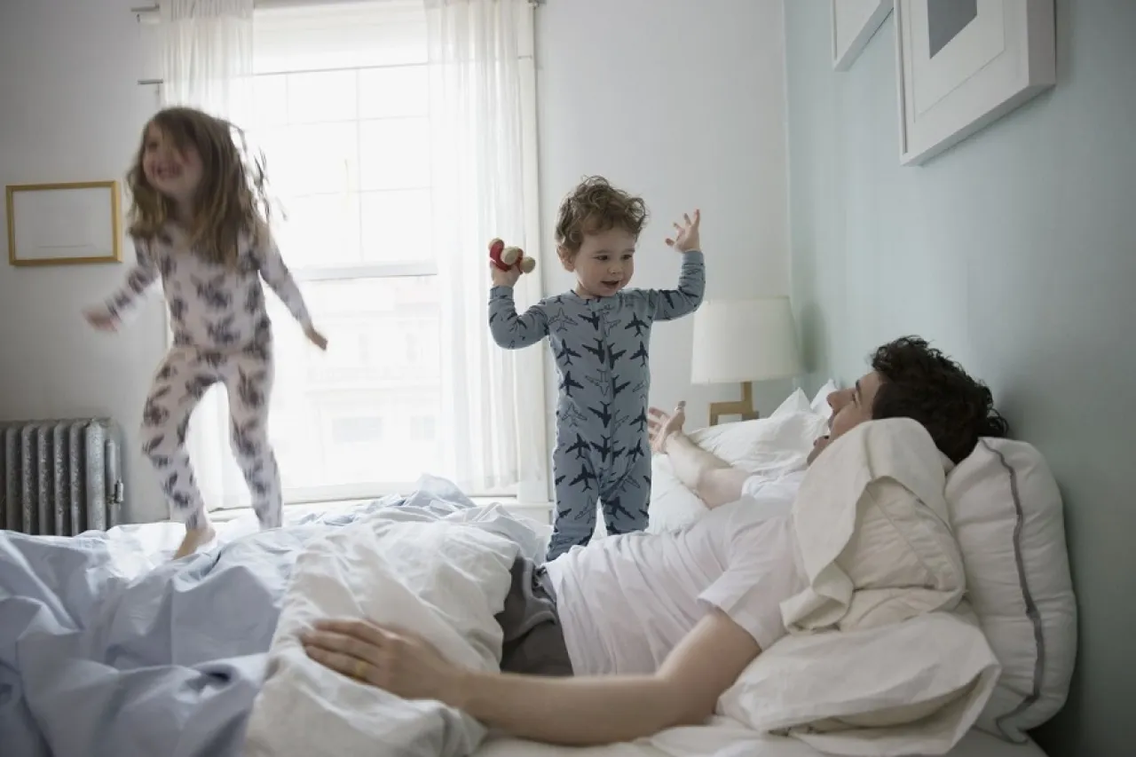 التربية اللطيفة.. هل تدمر انضباط الأطفال أم تبني ذكاءهم العاطفي؟