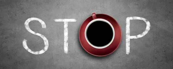 ماذا يحدث إذا توقفت عن شرب الكافيين فجأة؟