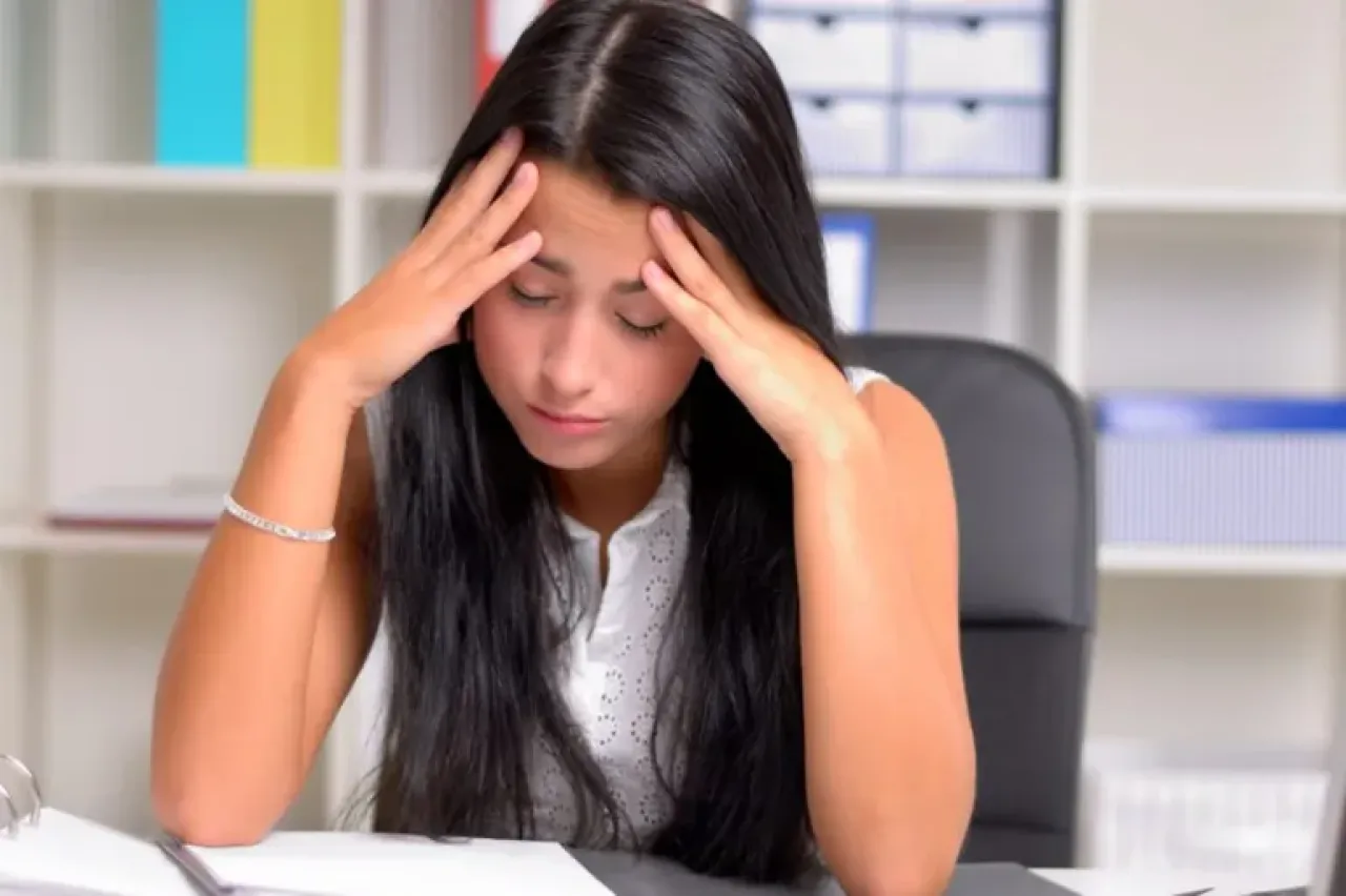 لماذا نشعر بالتعب دائما؟ تفسير الإرهاق في العصر الحديث