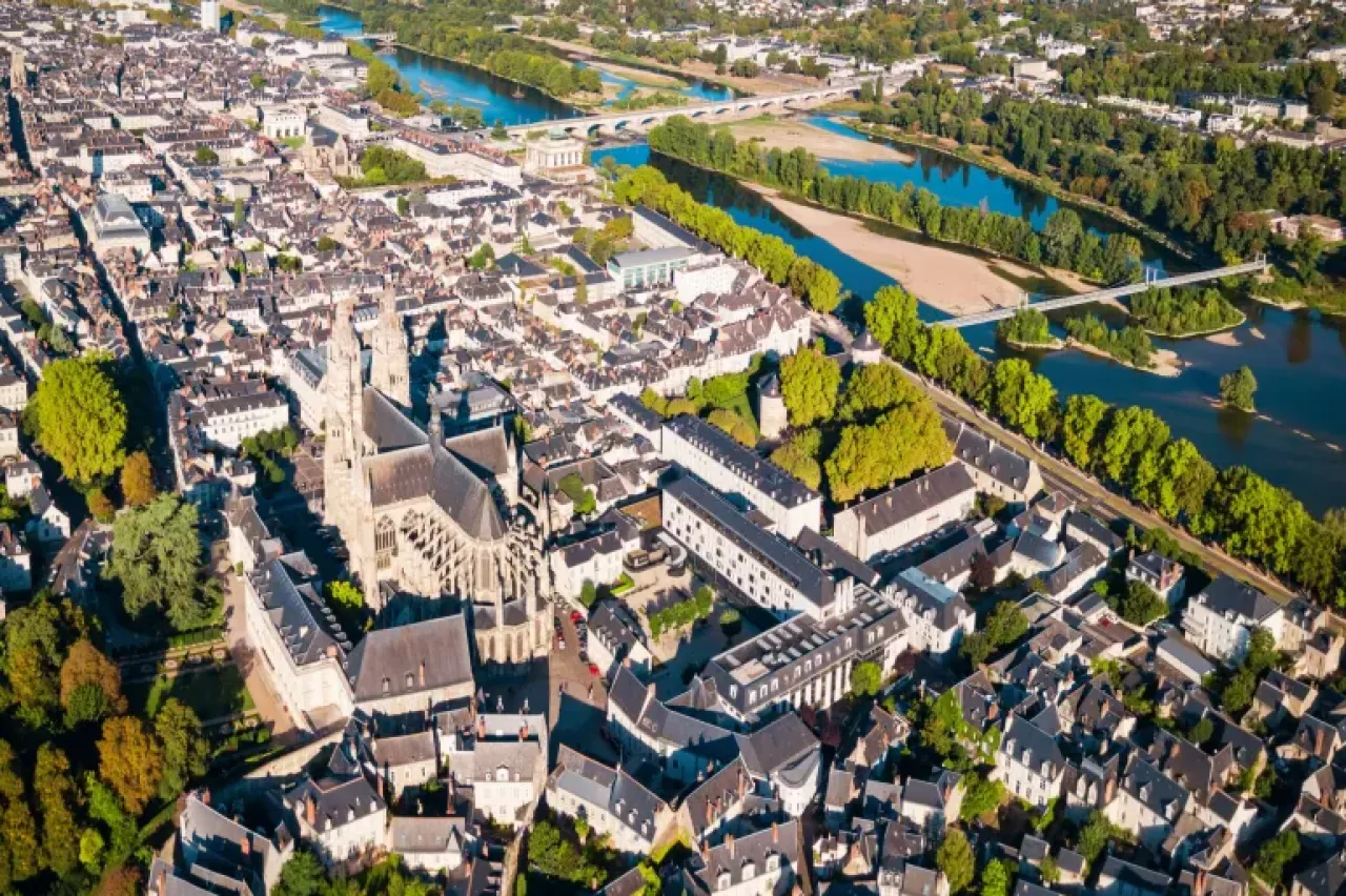 مقابر مدينة تور بفرنسا لم يعد فيها مكان للمسلمين