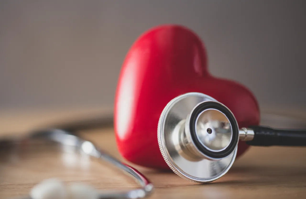 طبيب بارز يحذر من مشروب شائع ويصفه بـ(موت سائل)