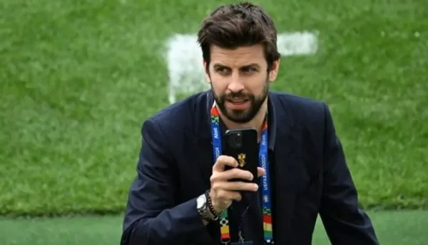 بعد مشادة مع الحكم.. «الرئيس بيكيه» ممنوع من كرة القدم