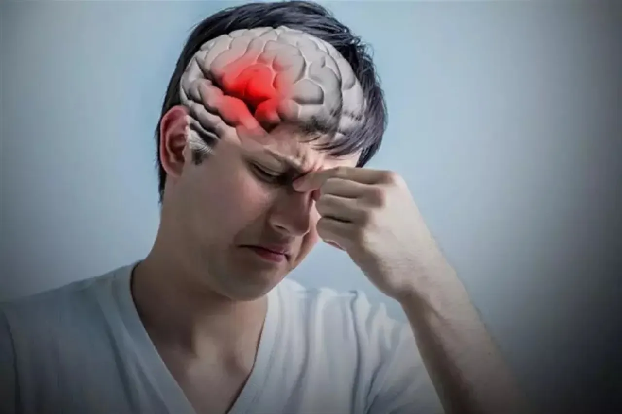 طبيب أعصاب يحذر !! .. 3 عادات تبدو غير ضارة قد تؤدي إلى السكتة الدماغية