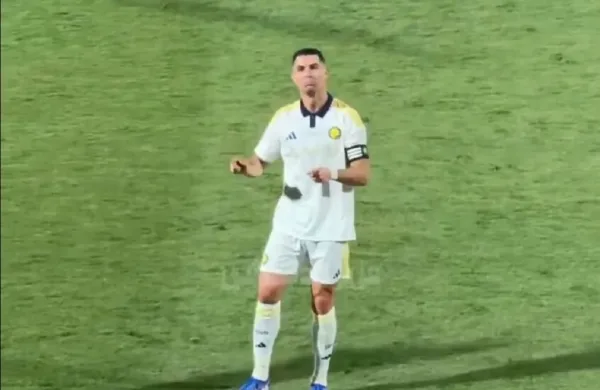حركة مسيئة مجددا .. رونالدو مهدد بعقوبة قبل قمة الهلال - فيديو