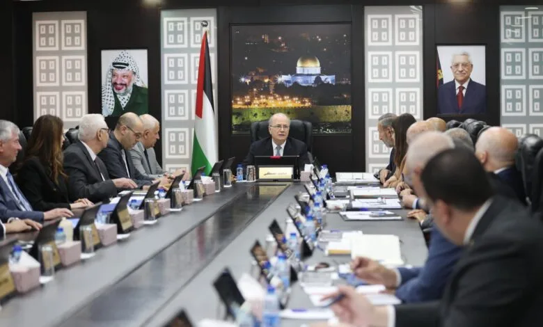 مجلس الوزراء : جهود مستمرة وعلى مختلف الأصعدة لتأمين دفعة من رواتب الموظفين قريبا