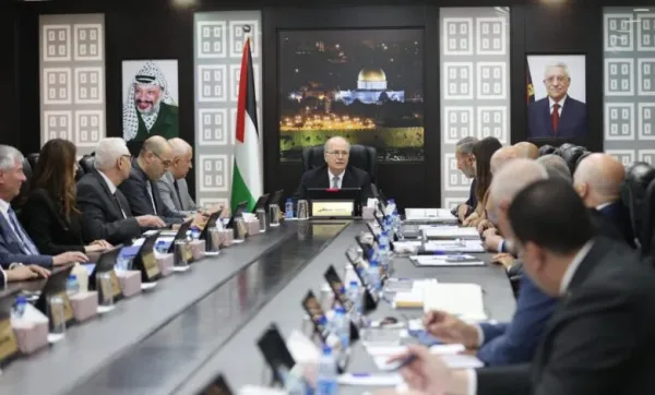 مجلس الوزراء : جهود مستمرة وعلى مختلف الأصعدة لتأمين دفعة من رواتب الموظفين قريبا