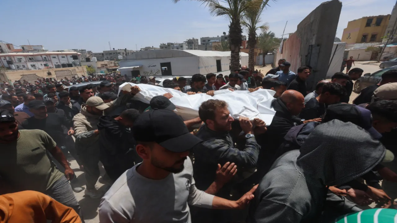 ارتفاع حصيلة الشهداء في قطاع غزة إلى 72,744 منذ بدء العدوان