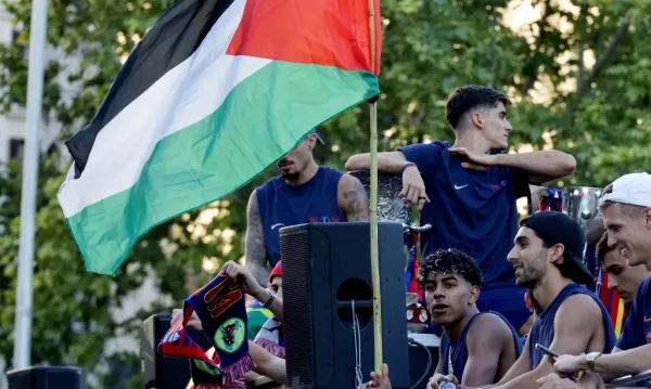 رئيس الوزراء الإسباني يدافع مجددا عن يامال ضد هجوم إسرائيل: تضامنه مع فلسطين مدعاة للفخر