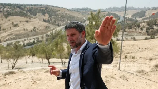 سموتريتش يكشف خطة: لا فرق بين مناطق "أ وب وج"