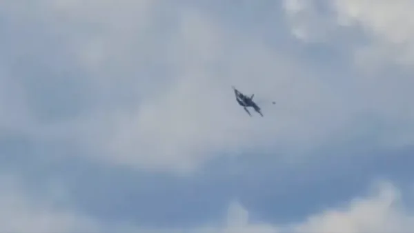 لحظة مرعبة في أيداهو.. مقاتلتان أميركيتان تتصادمان جواً