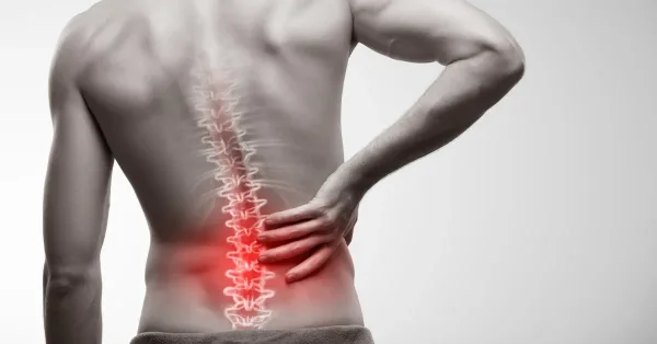 جرّاح عمود فقري يكشف أخطر حركة قد تمزق ظهرك في ثوانٍ