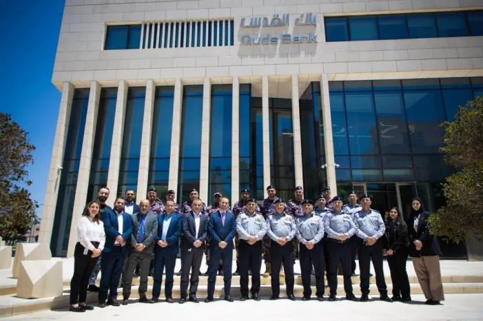 الدفاع المدني يُكرّم بنك القدس كأفضل مبنى في فلسطين في تحقيق معايير السلامة والأمان
