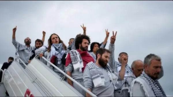 وصول ناشطي "أسطول الصمود" إلى تركيا بعد ترحيلهم