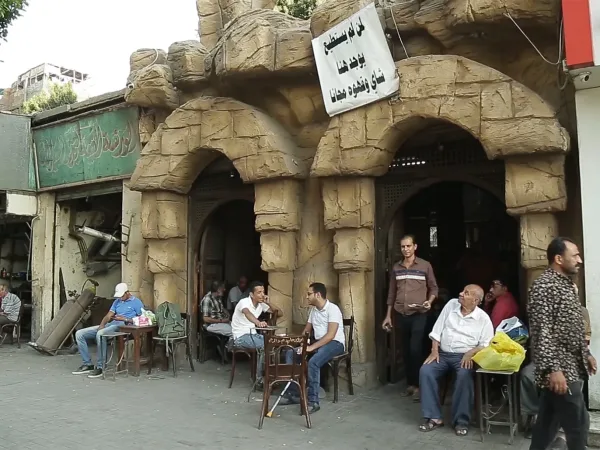 لغة المقاهي المصرية: اسرار مصطلحات الشاي التي لا يعرفها الا اهل الكار