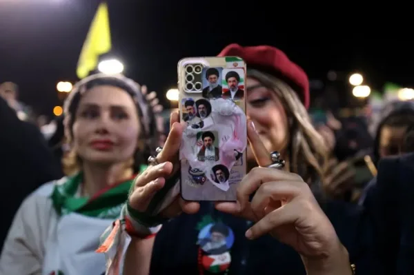 إيران تقرر إعادة خدمة الإنترنت بعد انقطاع طويل