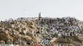 السعودية تدعو الحجاج للبقاء بمخيماتهم بعرفات حتى الرابعة عصراً