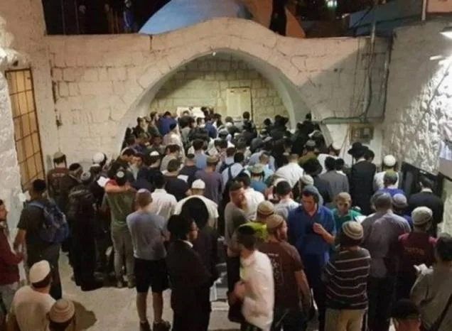 مستوطنون يقتحمون مقامات دينية إسلامية في عورتا جنوب شرق نابلس