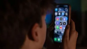 ماليزيا تحظر استخدام وسائل التواصل للأطفال دون 16 عاما