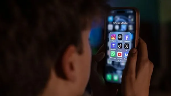 ماليزيا تحظر استخدام وسائل التواصل للأطفال دون 16 عاما
