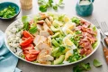 ماذا يحدث لجسمك عند تناول السلطات بانتظام؟