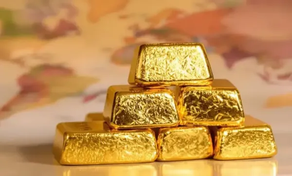 الذهب يهبط بنحو 3%