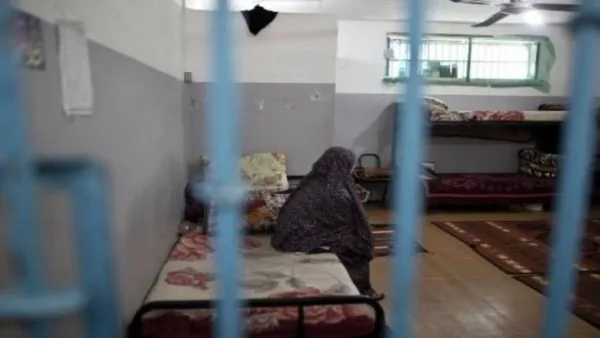 إعلام الأسرى: إدارة سجن الدامون تحرم الأسيرات من ثياب الصلاة.. وارتفاع عددهن في سجون الاحتلال