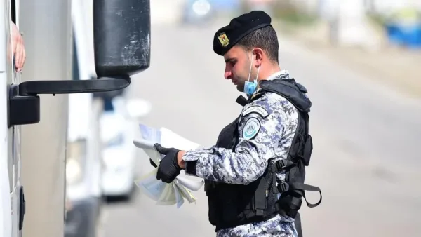 الضابطة الجمركية تضبط أطنان مواد غذائية مخالفة بنابلس وتحذر من مخاطرها المجهولة