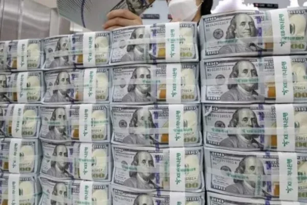 "رويترز" عن مصادر: الإمارات وافقت على الإفراج عن 10 مليارات دولار لإيران