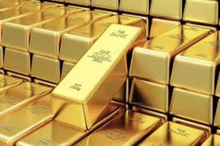 الذهب يهبط 2.4% ويتجه لثالث خسارة أسبوعية