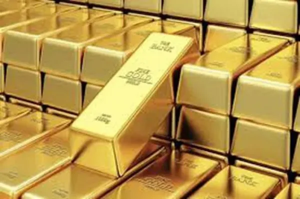 الذهب يهبط 2.4% ويتجه لثالث خسارة أسبوعية