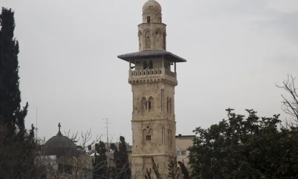 الأوقاف: التعميم المتداول بشأن تغيير ضوابط رفع الأذان مزور ولم يصدر عن الوزارة