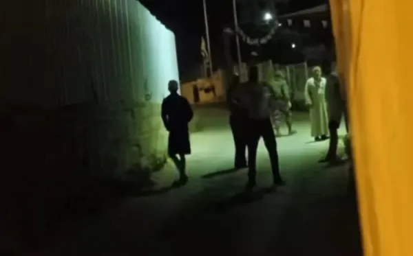 جيش الاحتلال ومستوطنون يقتحمون مسجد الرأس في الخليل ويغلقونه أمام المصلين