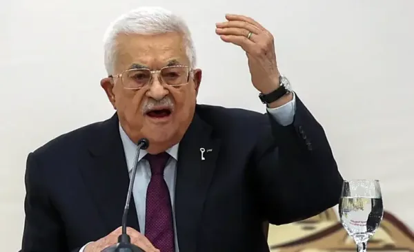 الرئيس عباس يبعث برسائل إلى البابا وقادة دول بشأن خطورة الاستهداف الإسرائيلي لكنائس القدس