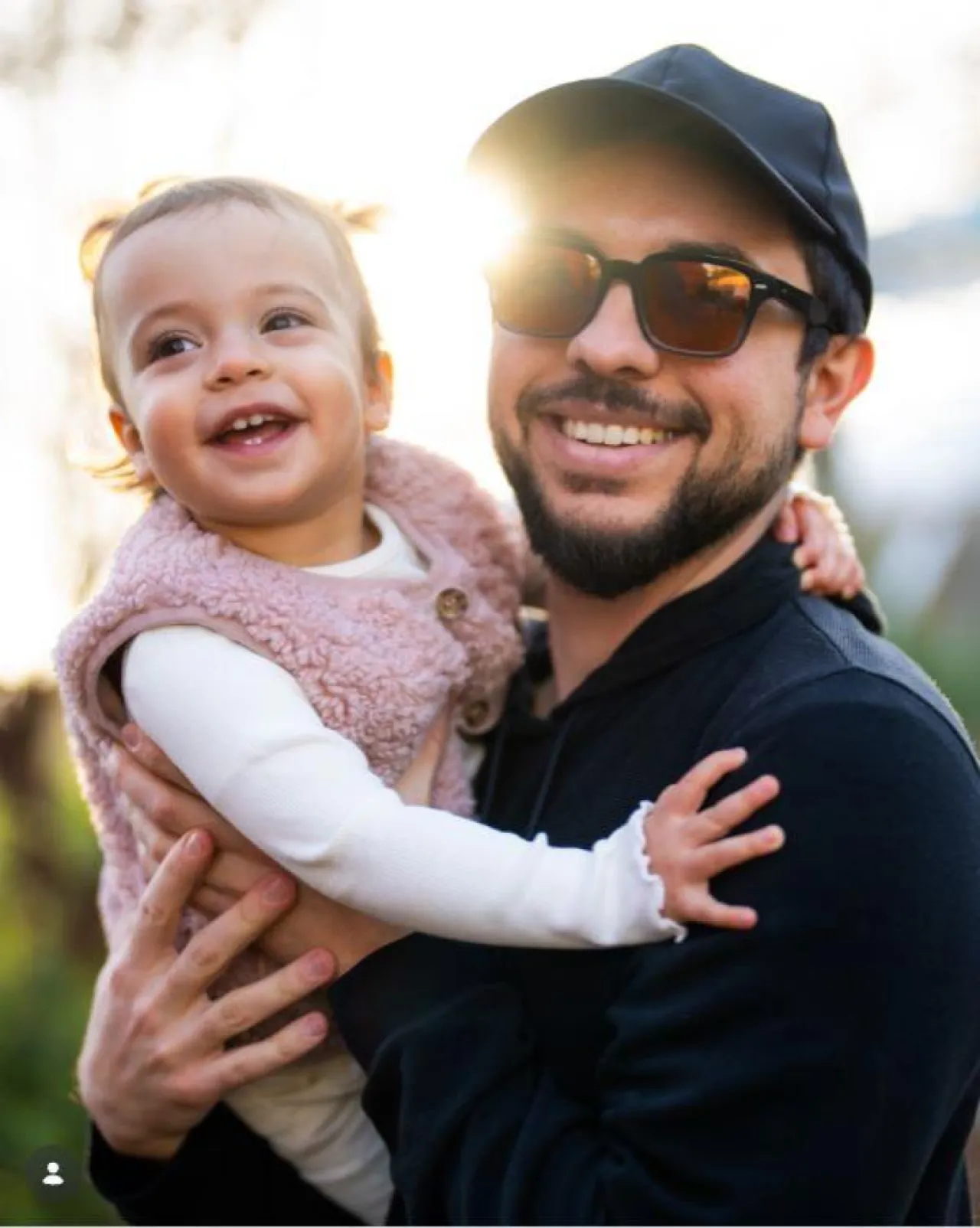الملكة رانيا تهنئ ولي العهد الحسين بعيد ميلاده الـ32