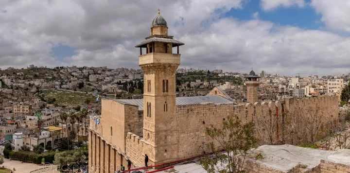 دعوات لتوحيد الجهود الوطنية والدولية لحماية الحرم الإبراهيمي والبلدة القديمة