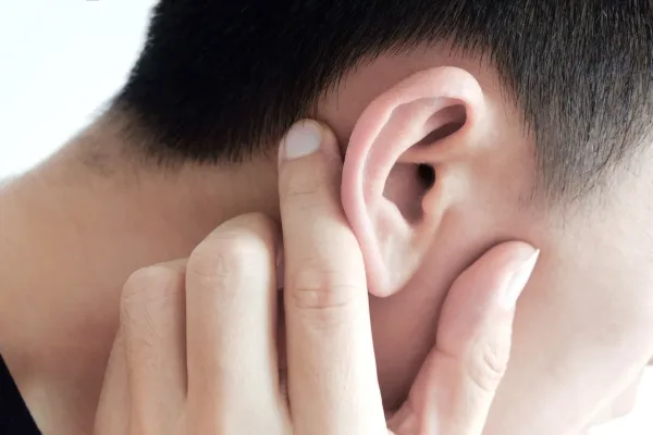 صوت رعد أو هواء داخل أذنك؟ اكتشف السر الغامض خلف هذه الظاهرة