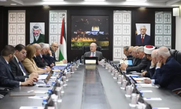 مجلس الوزراء يبحث وسائل تسريع العمل على معالجة أزمة المحروقات وتكدس الشيقل