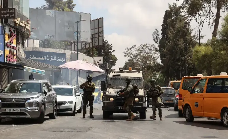 الجيش يشن حملـة اعتقـالات واسعـة في الضفـة